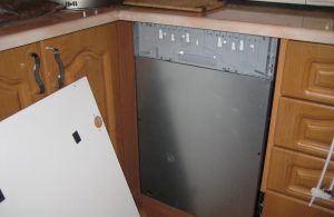 Установка фасада на посудомоечную машину в Сочи